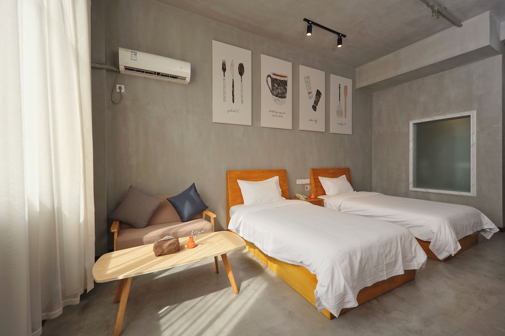 Basic Twin Room (inc.1 round trip to Yushannan Station)