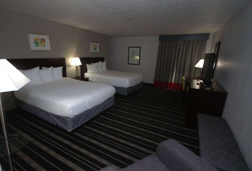 Standard Room, 2 Queen Beds, Non Smoking, Refrigerator & Microwave - Photo 7