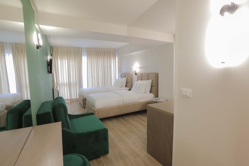 Deluxe Triple Room photo 2