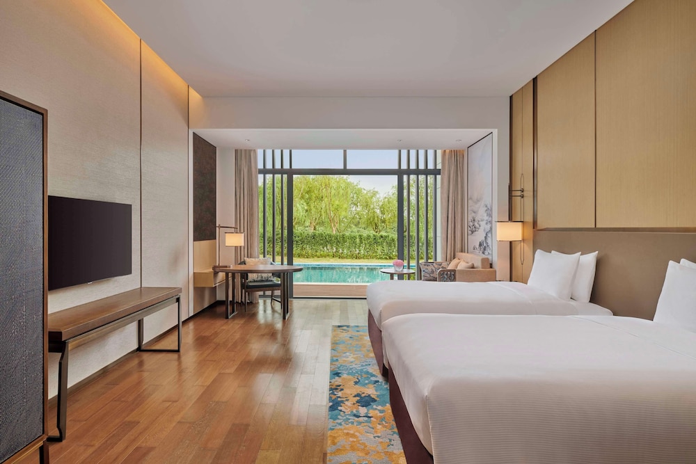 Presidential Suite, 1 King Bed thumbnail 6