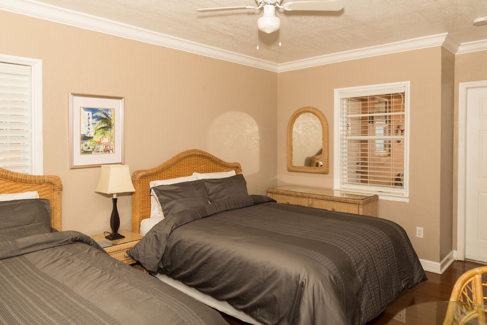 Room, 2 Queen Beds - Photo 3