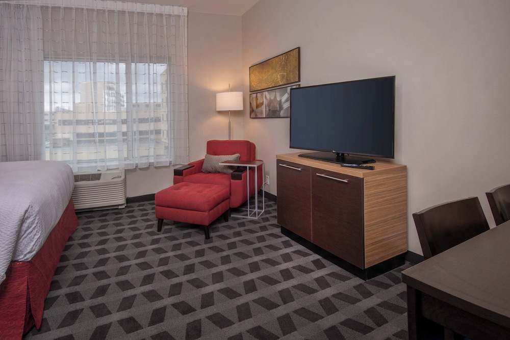 Studio, 2 Queen Beds (Mobility Accessible, Roll-in Shower) photo 2