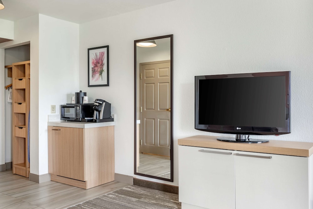 Room, Accessible - Photo 6