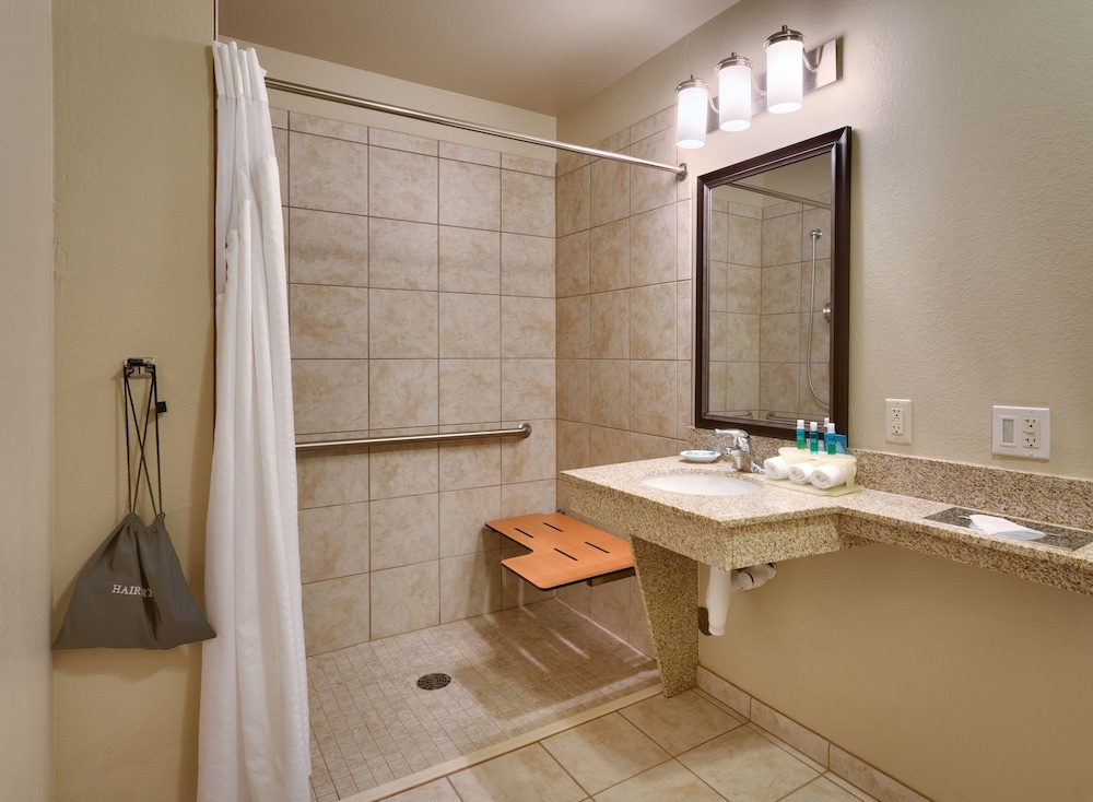 Suite, 2 Queen Beds, Accessible (Communications Accessible) - Photo 3