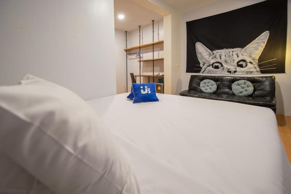 Deluxe Room, 1 King Bed, Private Bathroom photo 1