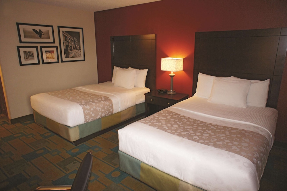 Room, 2 Double Beds, Non Smoking, City View - Photo 3