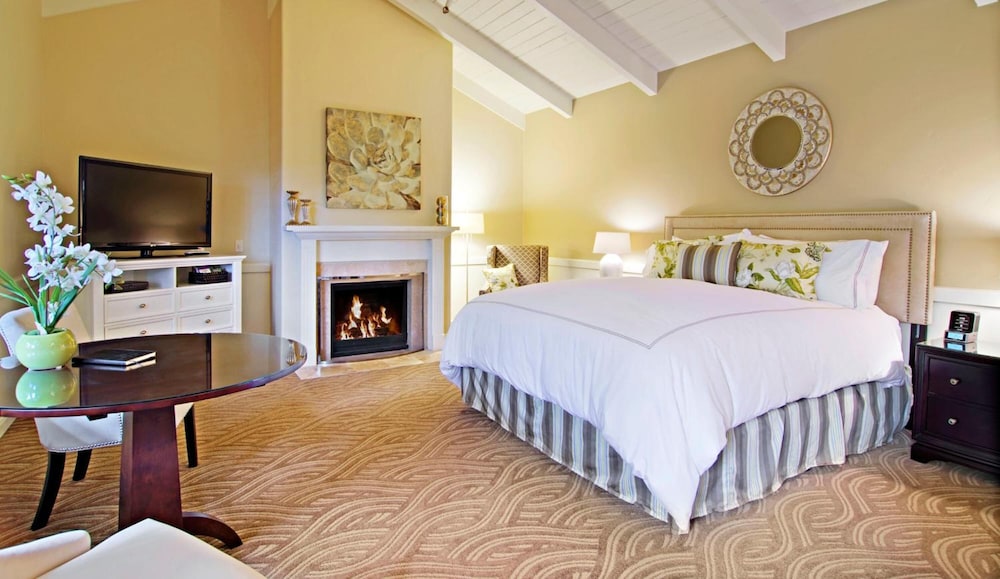 Premium Room, 1 King Bed, Jetted Tub