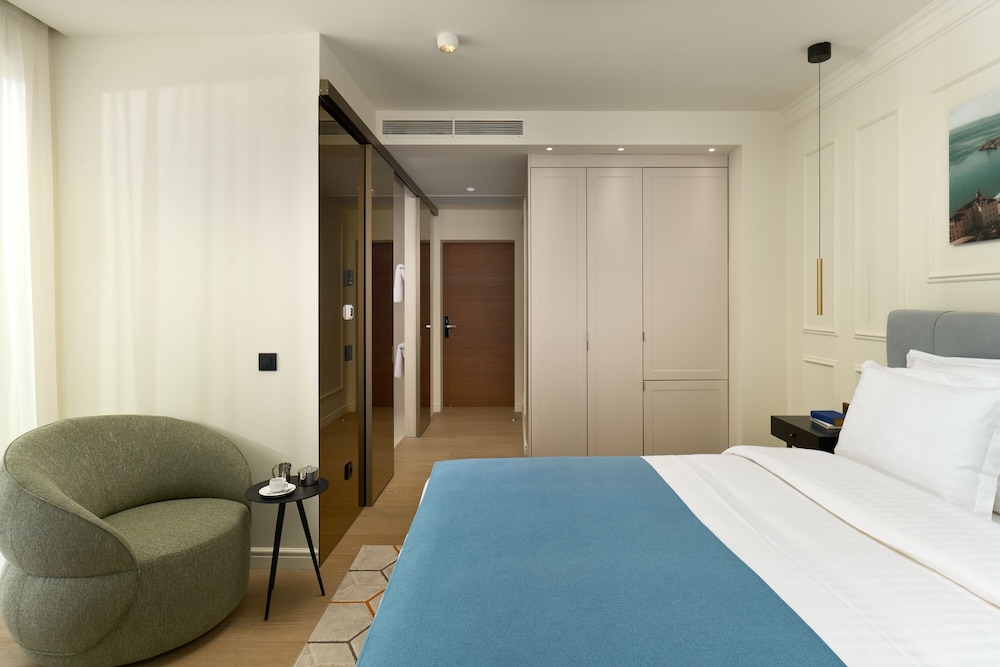 Deluxe Room - Photo 1