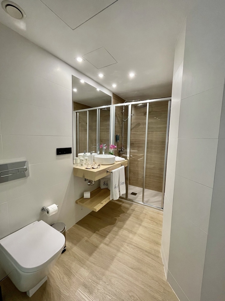 Superior Loft - Photo 9