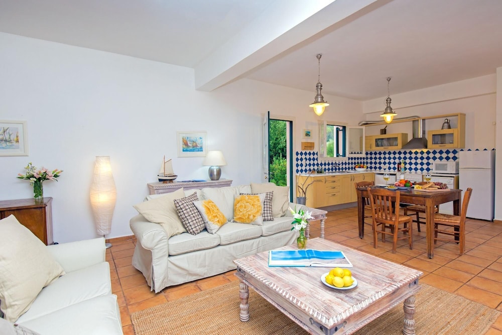 Villa photo 2