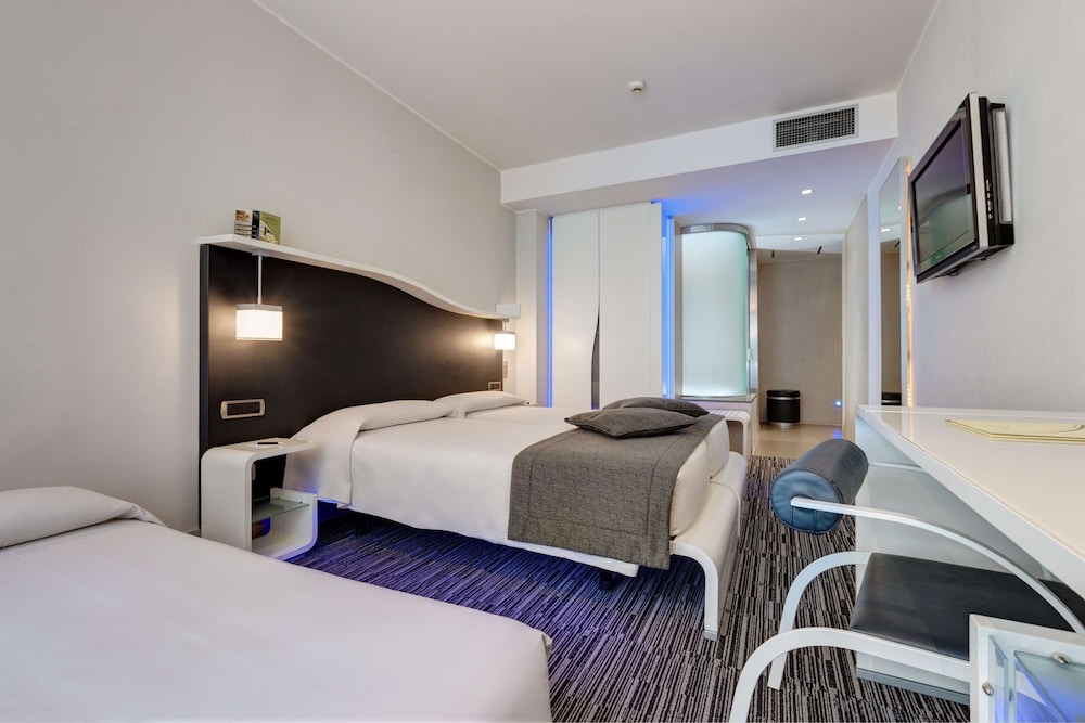 Comfort Room, Multiple Beds