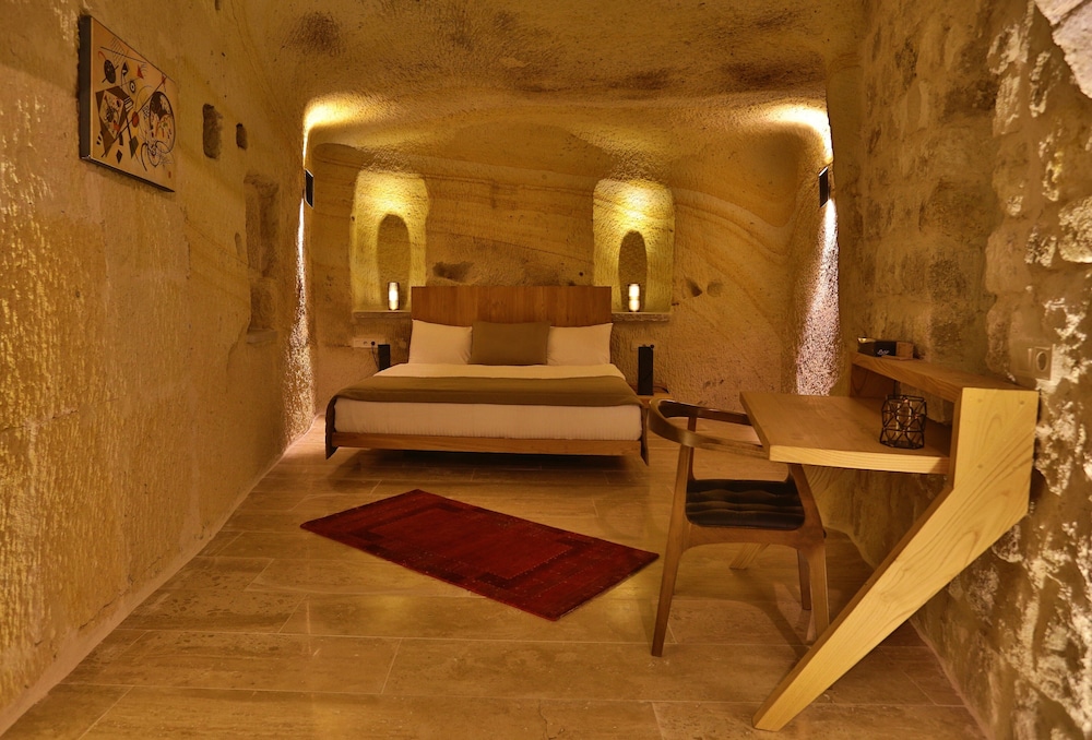 Premium Honeymoon Cave Suite photo 2
