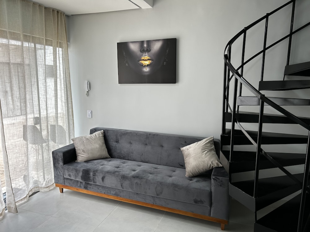Deluxe Apartment photo 2