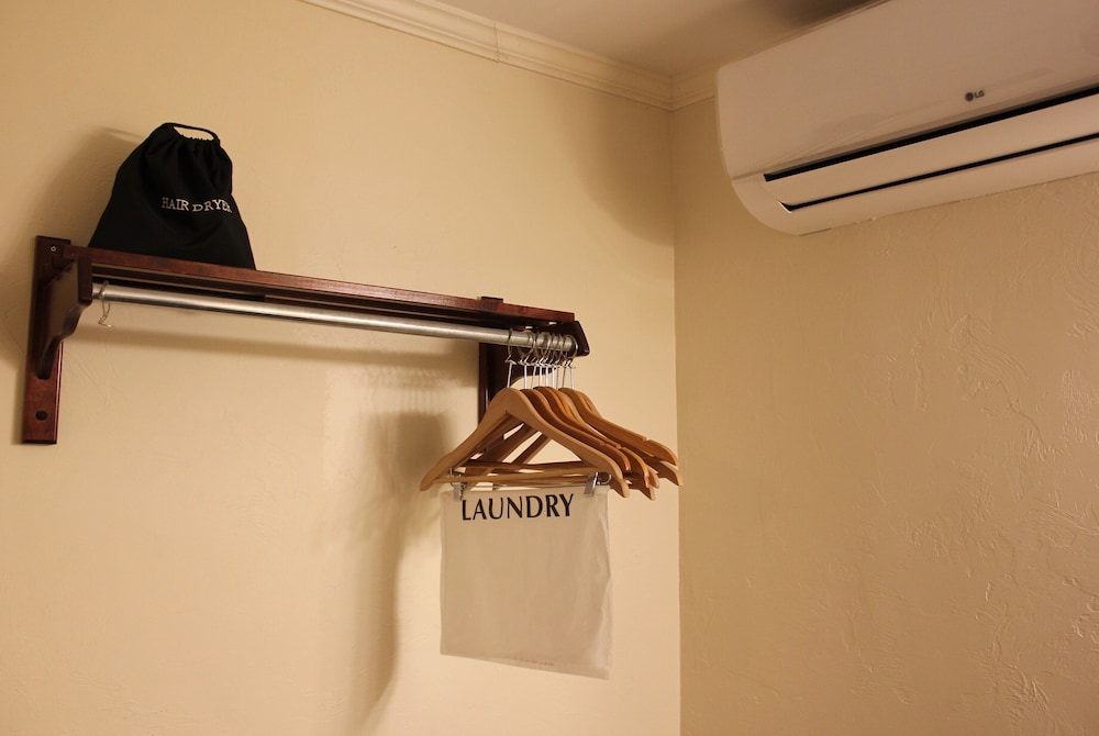 Deluxe Single Room, 1 King Bed photo 2