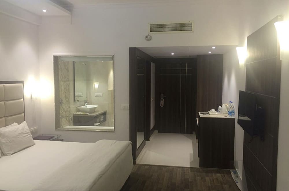 Luxury Room With Balcony photo 2