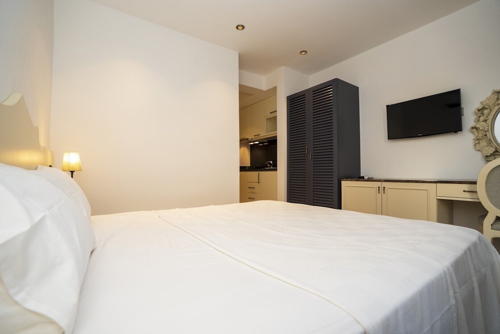Standard Studio Suite - Photo 1