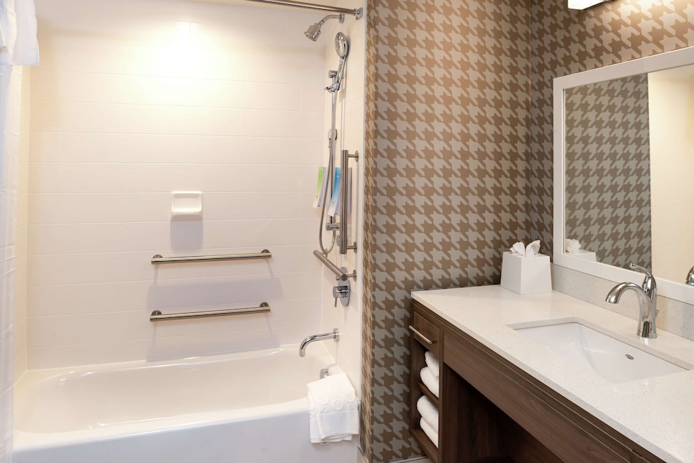 Studio, 2 Queen Beds, Accessible, Bathtub (Mobility & Hearing) - Photo 5