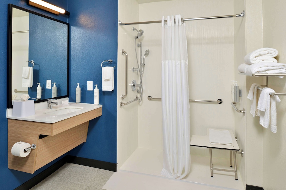 Room, 1 King Bed with Sofa bed, Accessible (Mobility, Hearing, Roll-In Shower) - Photo 5