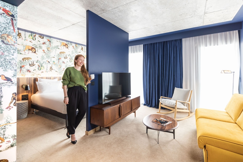 Suite - Photo 14