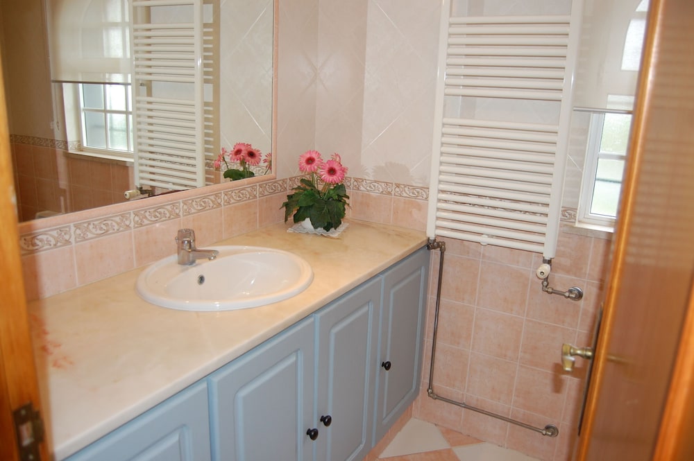 Charming 3-bedroom Villa With Wifi and Central Heating in Beautiful Santa Bárbar, 写真 17