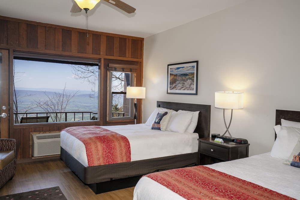 Premium Room, 2 Queen Beds - Photo 5