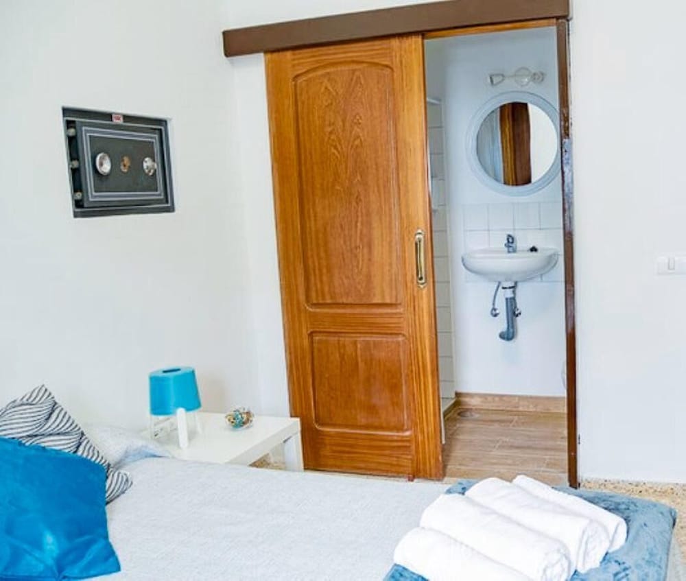 Suite, 1 Queen Bed (Isabel)