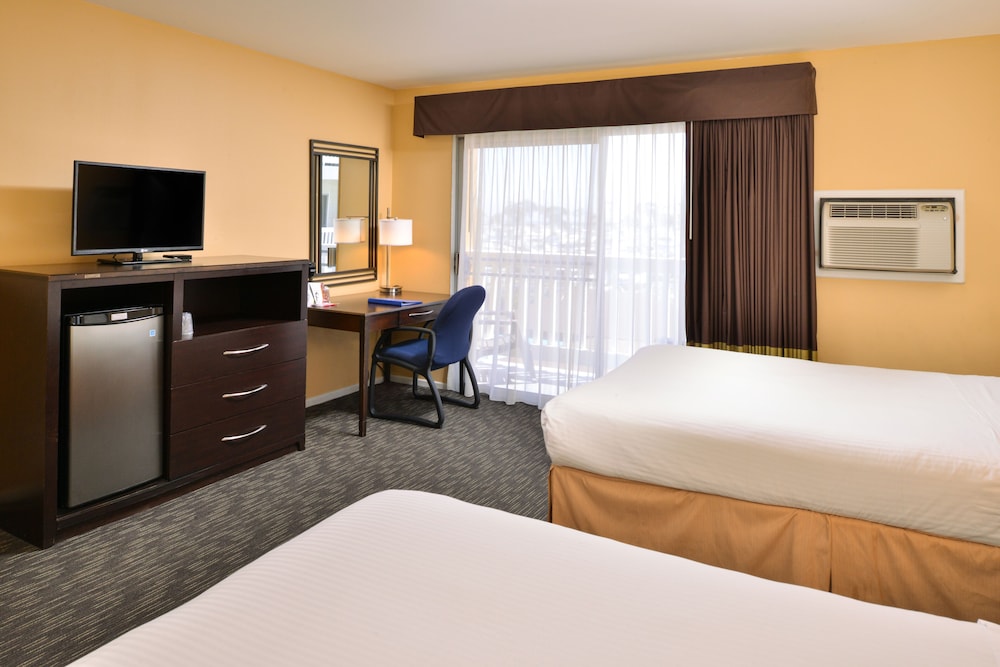 Deluxe Room, 2 Queen Beds, Harbor View - Photo 4
