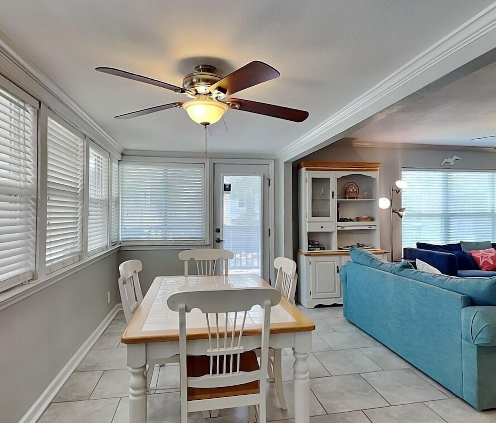 Condo, Multiple Beds, Balcony (A - No Pets Allowed) photo 3