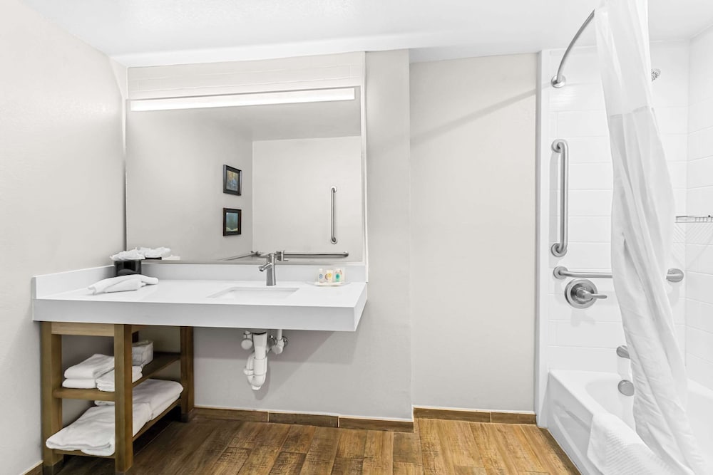 Suite, Multiple Beds, Non Smoking photo 2