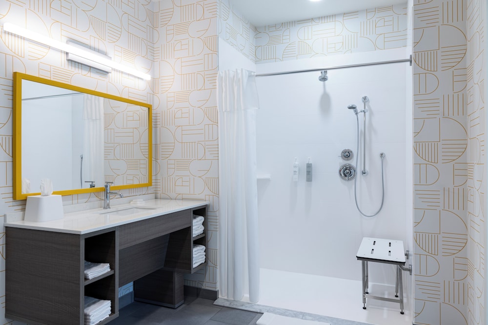 Studio Suite, 2 Queen Beds, Accessible (Roll-In Shower) photo 1
