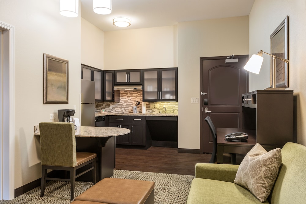 Suite, 1 Bedroom, Roll-in Shower, Kitchen (Comm, Kitchen)