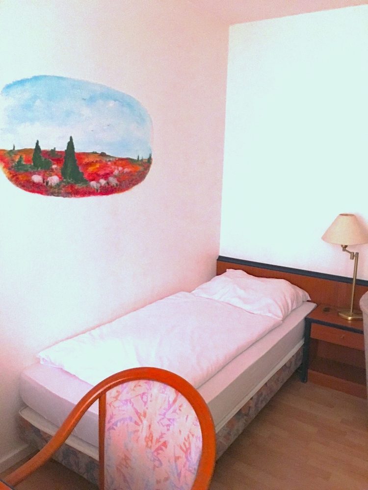 Einzelbettzimmer photo 1