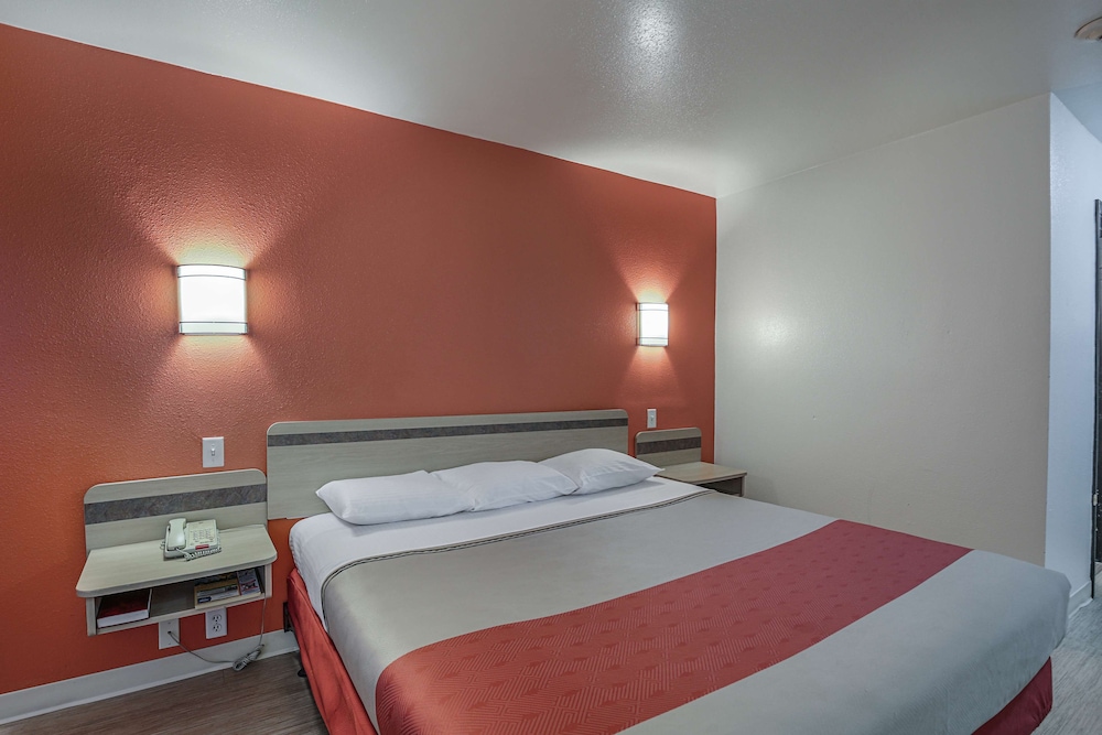 Deluxe Room, 1 Queen Bed, Accessible, Non Smoking photo 1