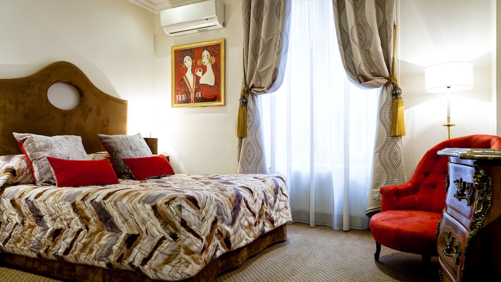 Superior Double or Twin Room - Photo 11