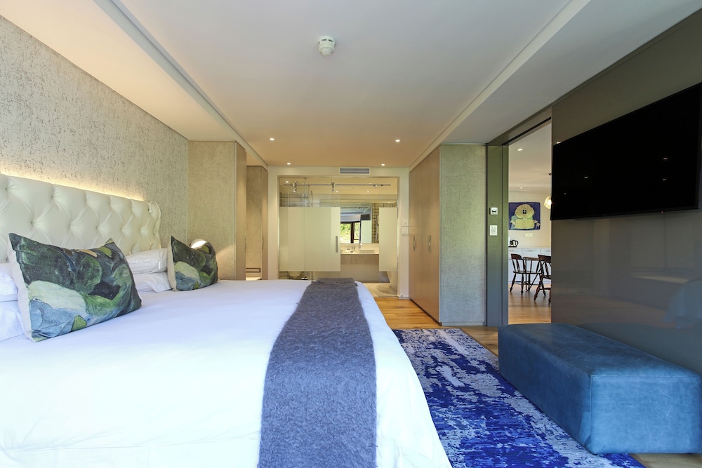 Superior Suite, 1 King Bed, Mountain View (Mountain Suite) - Photo 1