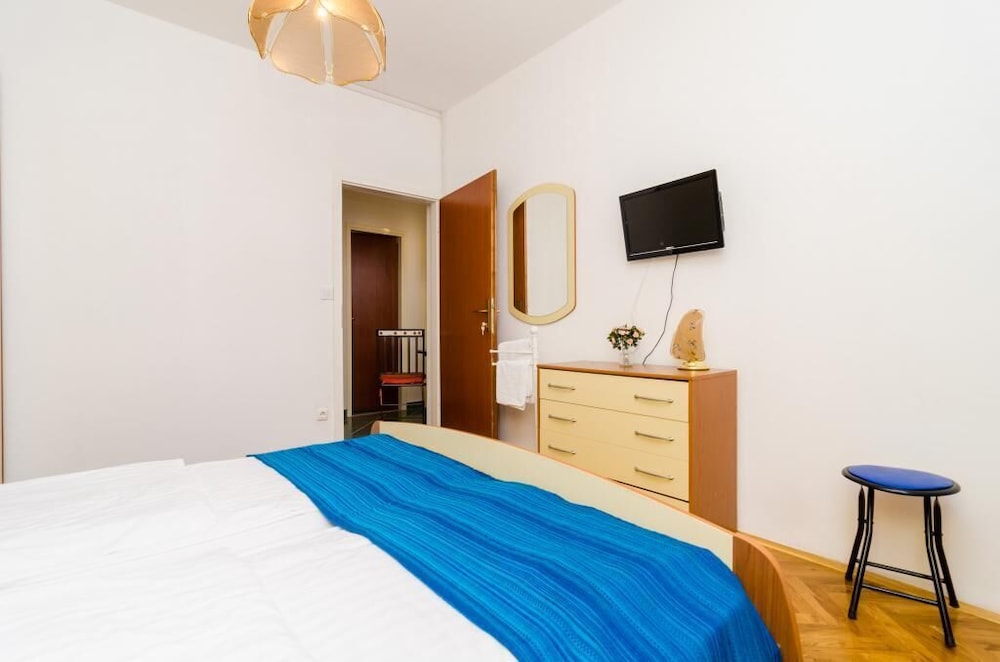 Apartment (Four Bedroom Apartment - Balcony and )