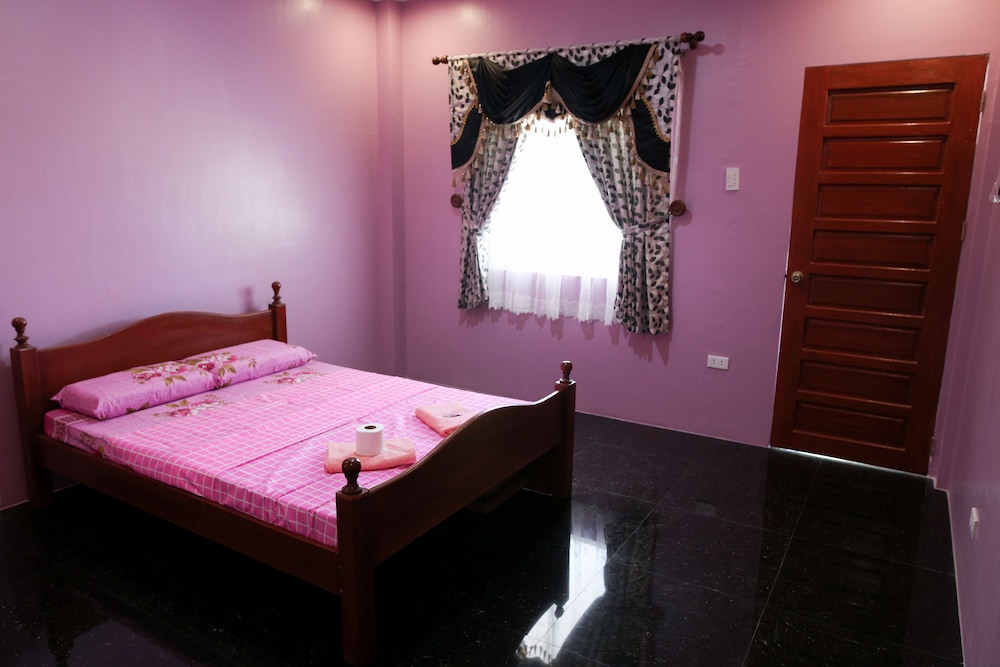 Pink House, Deluxe Couple Room photo 1
