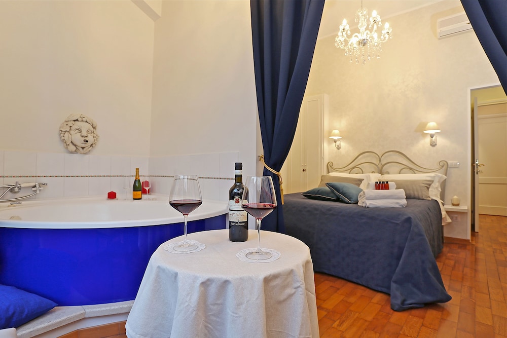 Suite, Hot Tub
