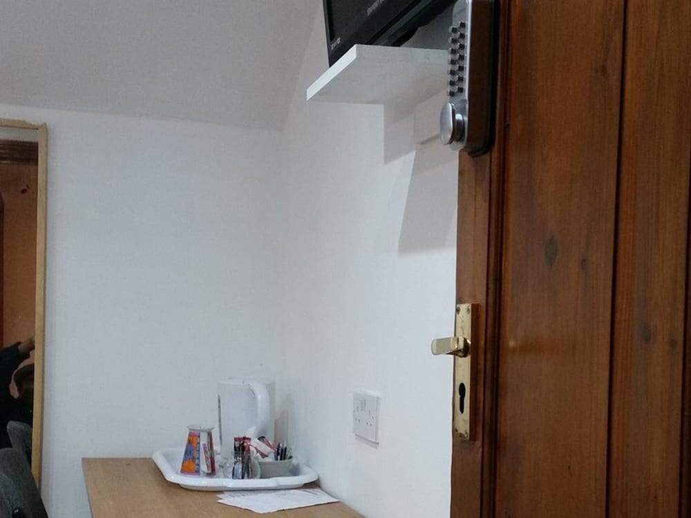 Basic Double or Twin Room, 1 Bedroom, Non Smoking, Courtyard View photo 3