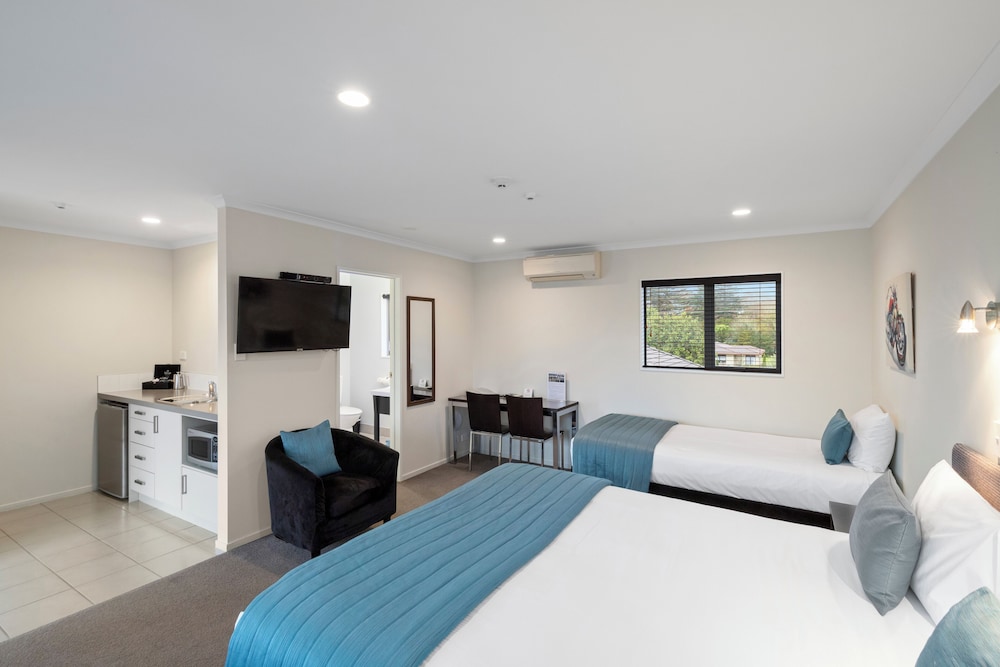 Executive Studio, Multiple Beds, Non Smoking, Kitchenette photo 2
