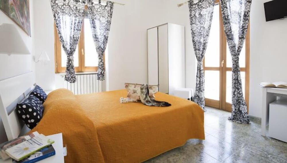 Double Room, Balcony, Partial Sea View photo 2