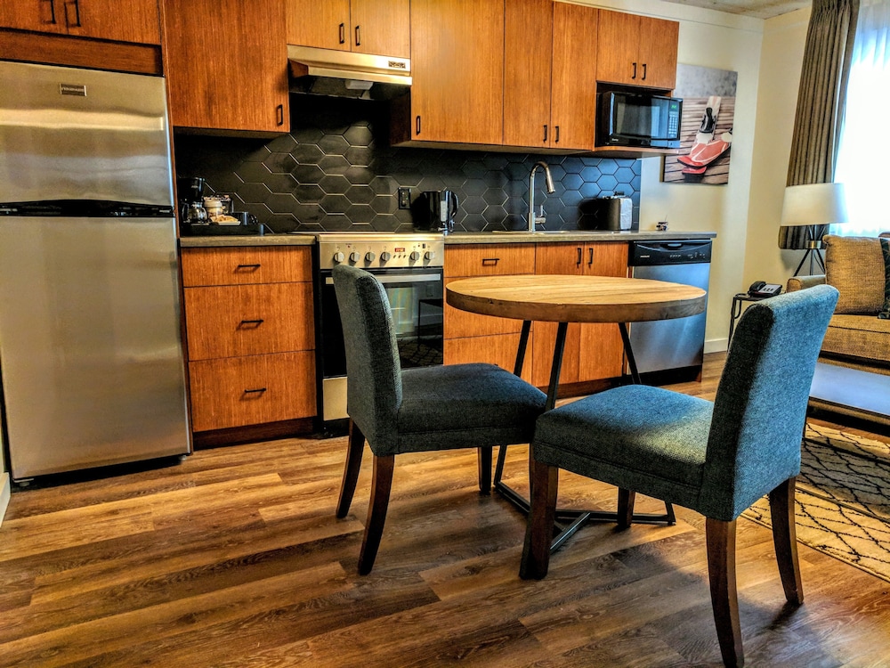 Deluxe Suite, 1 Bedroom, Kitchen photo 2