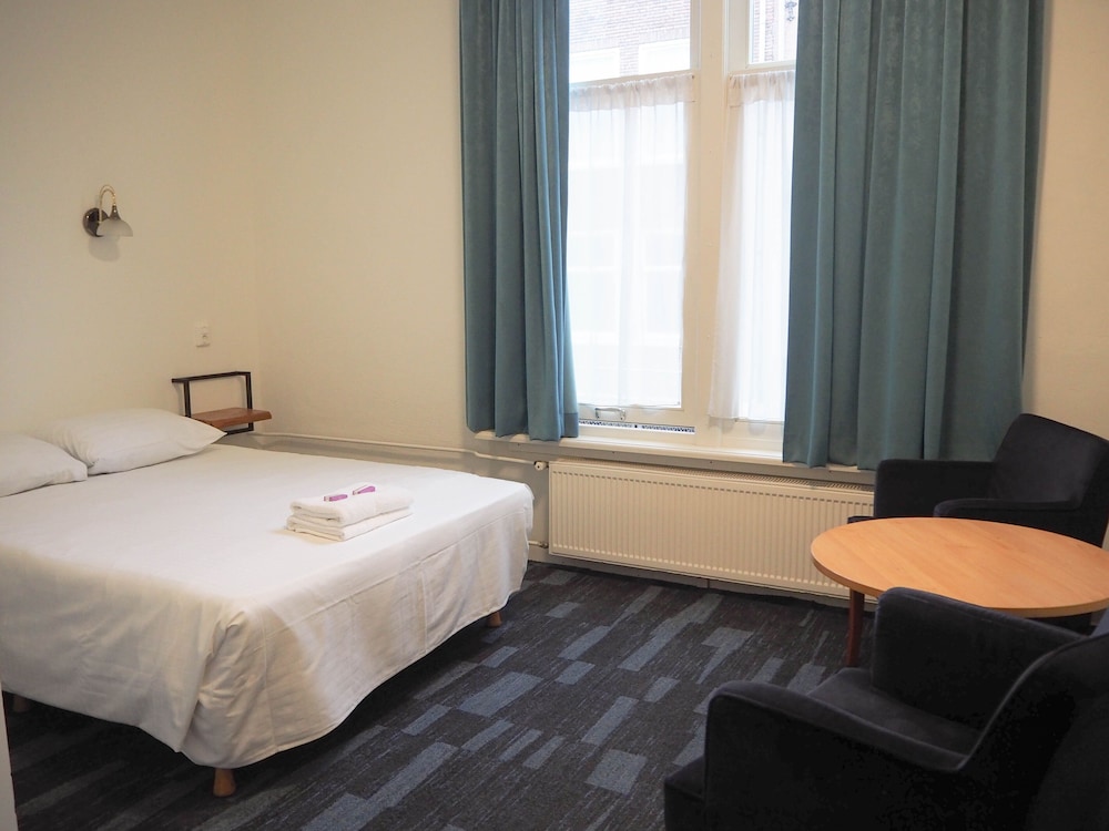 Basic Double Room, Private Bathroom photo 3