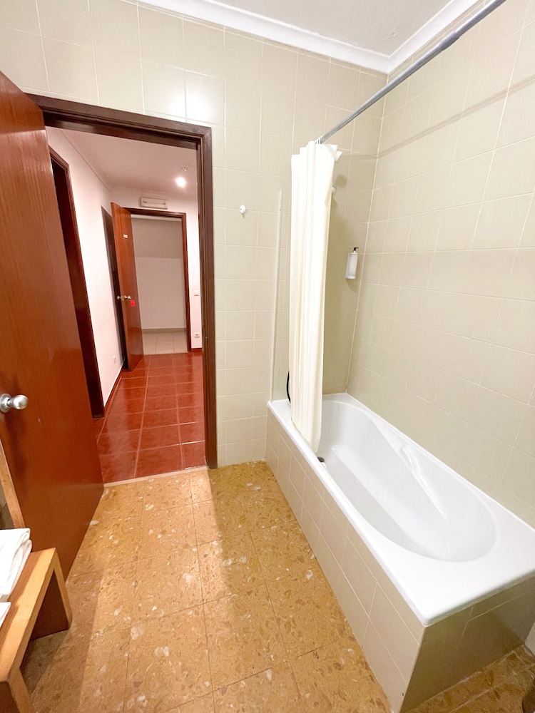Apartment, 2 Bedrooms - Photo 5