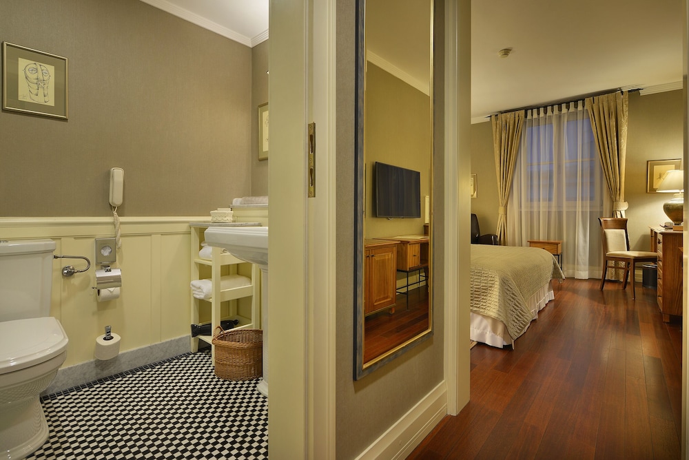 Family Suite, 2 Bedrooms, Kitchen - Photo 6