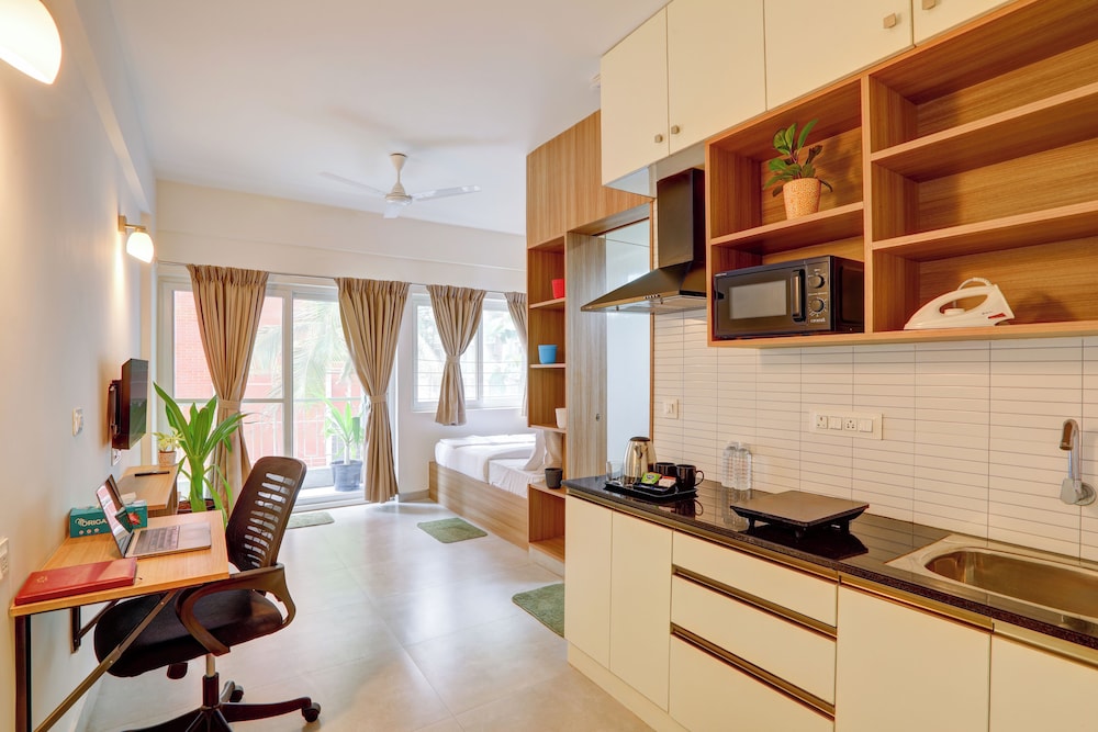 Suite, Balcony, City View