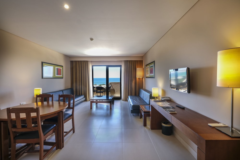 Senior Suite, Sea View (4 Adults + 2 Children) thumbnail 5