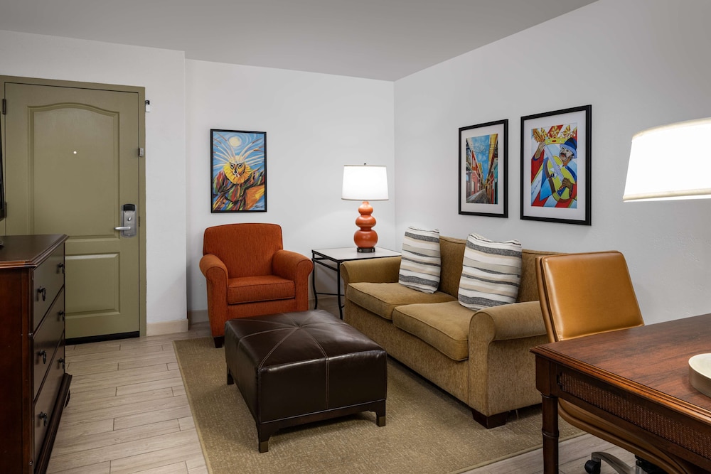 Suite, 1 King Bed, Non Smoking - Photo 4