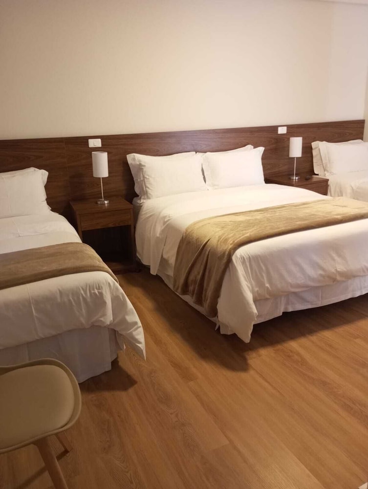 Standard Quadruple Room thumbnail 5