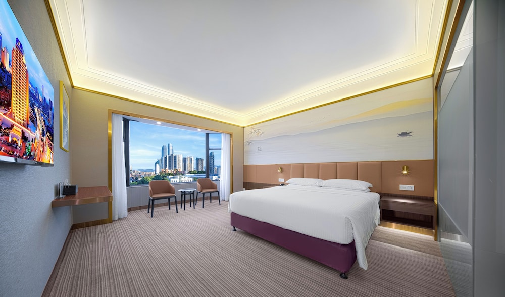 Premier Deluxe King Bed Room - Photo 7